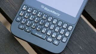 BlackBerry Q5 Review [upl. by Kidder]