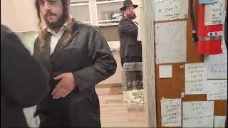 woodbourne shul with the rebbe rabbi jungreis shlita admor niklesburg2 [upl. by Georgiana]