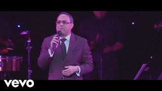 Gilberto Santa Rosa  Sin Voluntad En Vivo [upl. by Sheedy]