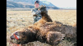 10 12FT Coastal Brown Bear hunt MASSIVE BEAR [upl. by Aicilas169]