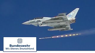 Eurofighter im Luftkampf Angriff mit Raketen  Bundeswehr [upl. by Acinoj162]